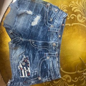 Miss me shorts. Size 27, perfect condition.